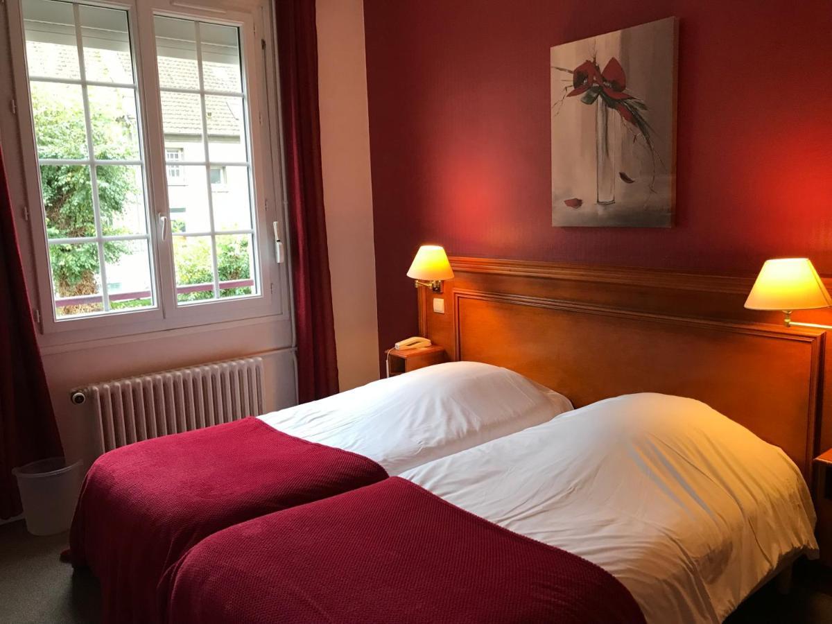 Logis Hotel-Restaurant Les Airelles Neufchâtel-en-Bray Exteriér fotografie