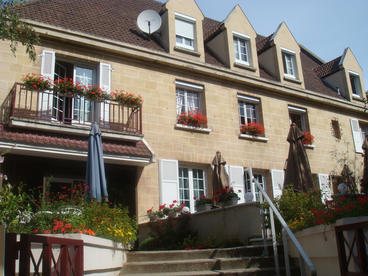 Logis Hotel-Restaurant Les Airelles Neufchâtel-en-Bray Exteriér fotografie