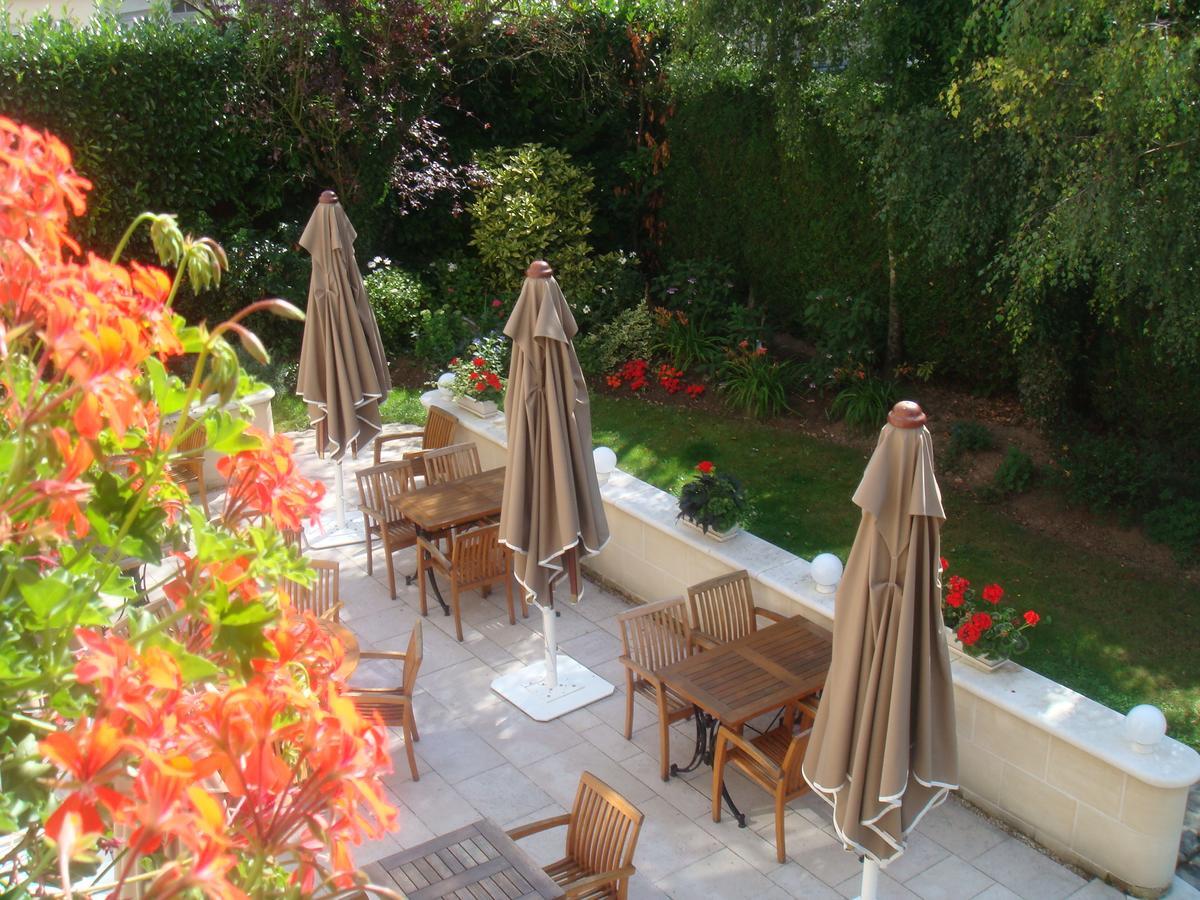 Logis Hotel-Restaurant Les Airelles Neufchâtel-en-Bray Exteriér fotografie